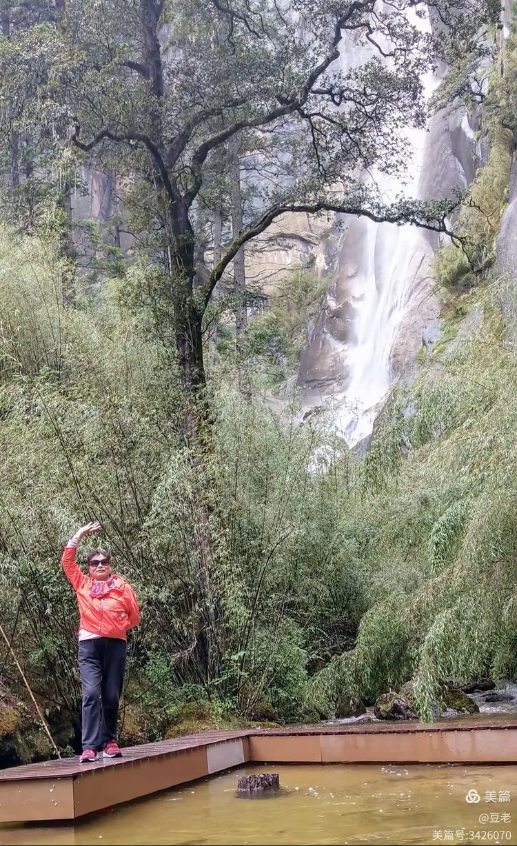 林芝卡定沟天佛瀑布